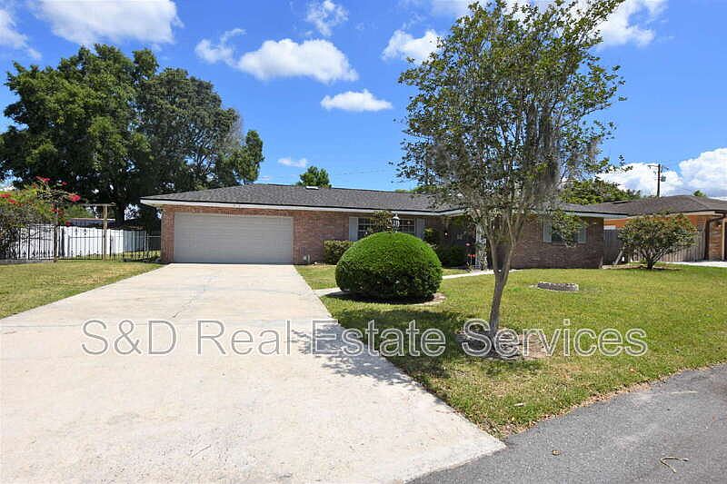 1st image of 204 Chaucer Ln