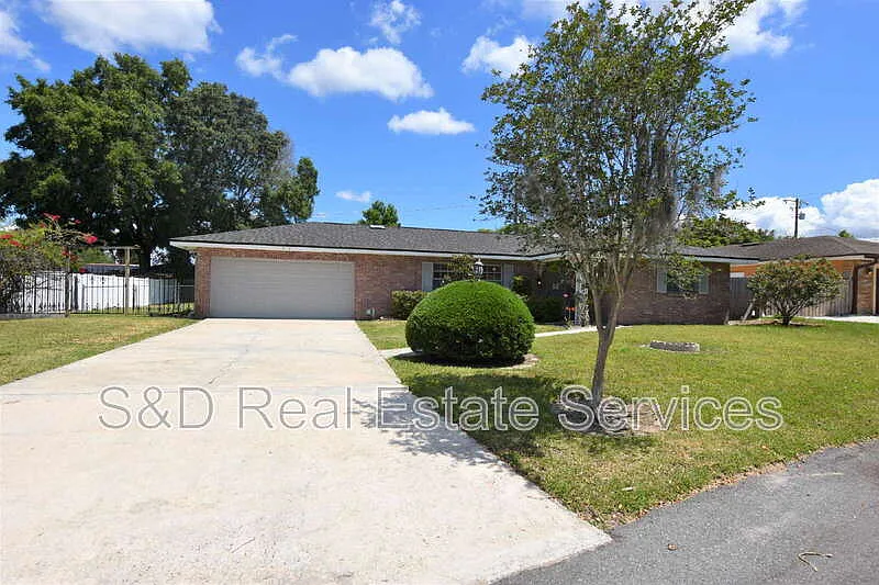 204 Chaucer Ln