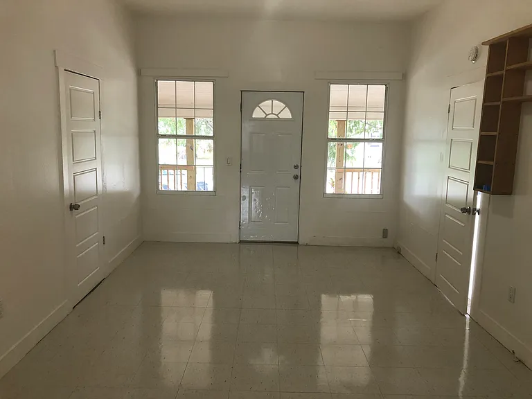 923 W Hill St — Photo 11
