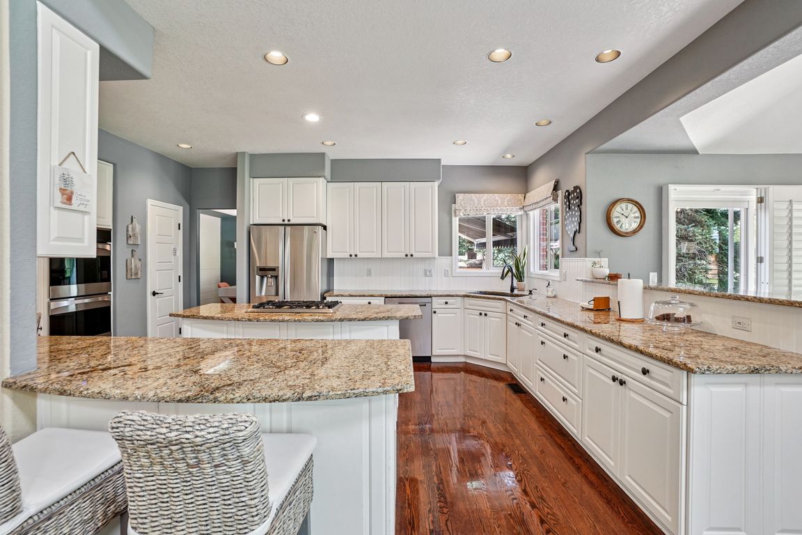 Roundtree Dr-S1107-024.jpg