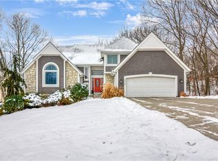 6812 Red Oak Dr, Shawnee, KS 66217