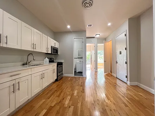 Rented by Pear NYC LLC | media 9