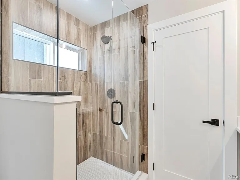 1453 Irving St — Photo 16