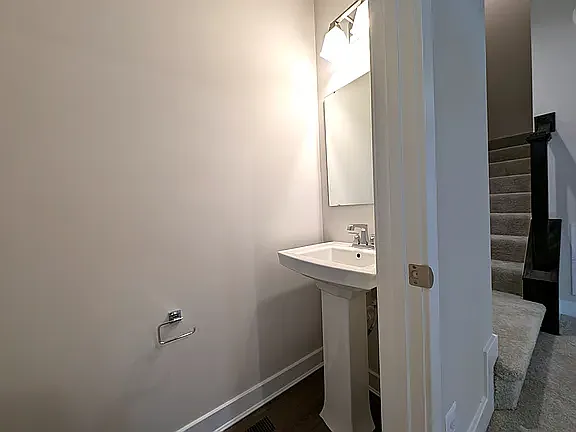 723 Kalmar Ln — Photo 9