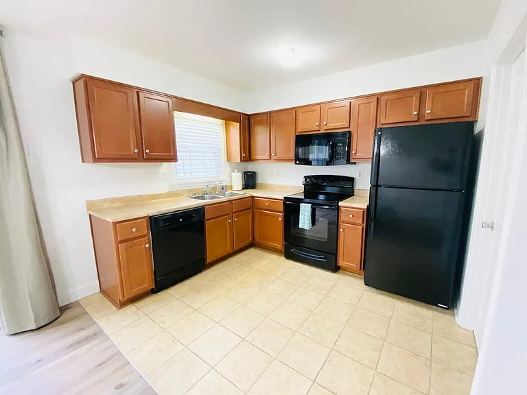 4860 Westport Rd — Photo 3