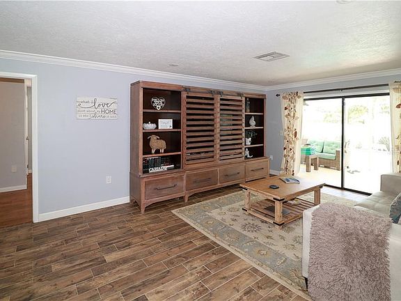 5th image of 2541 Splitwood Way