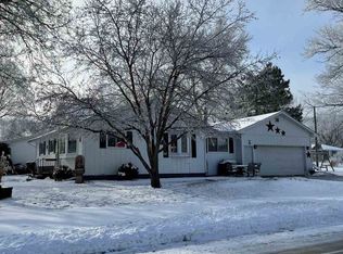 701 Freeman St, Charles City, IA 50616