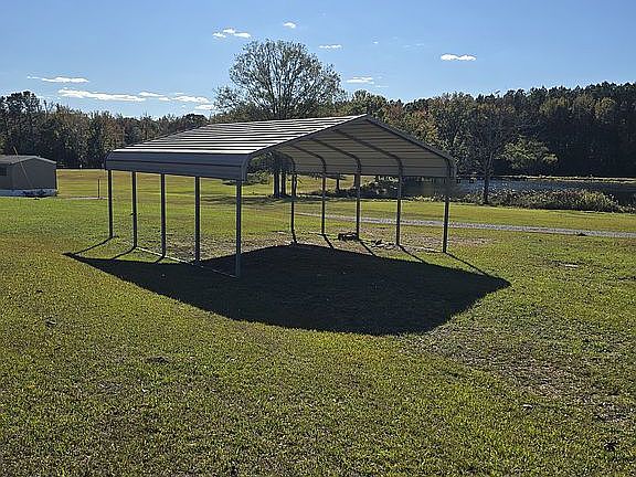 Self-standing carport