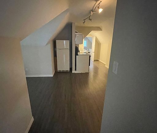 5th image of 3364 Sandwich St