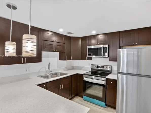 10400 SW 108th Ave APT A215, Miami, FL 33176