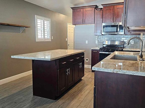 2nd image of 2975 Robin Rd
