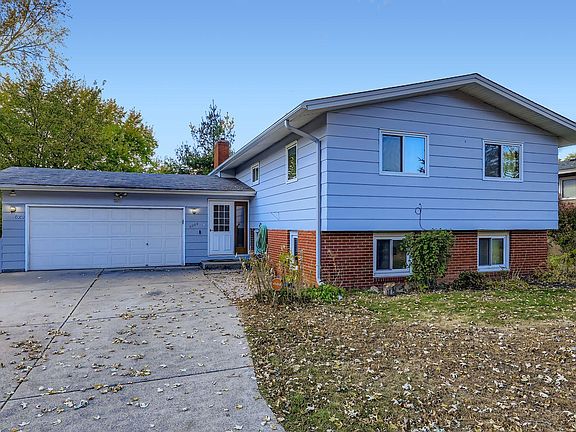 3rd image of 8009 Douglas Dr N