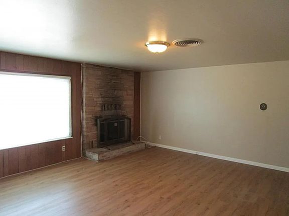 5th image of 1905 Claus Rd