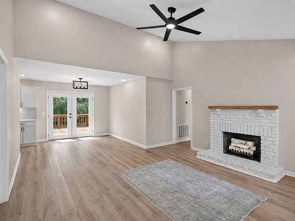 5th image of 436 Sunset Dr