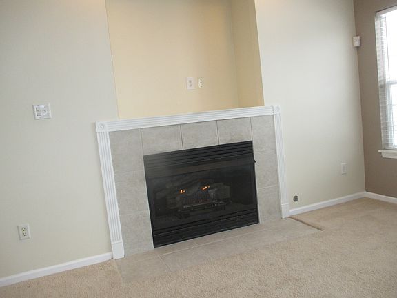 5th image of 898 Boxwood Dr #Townhouse