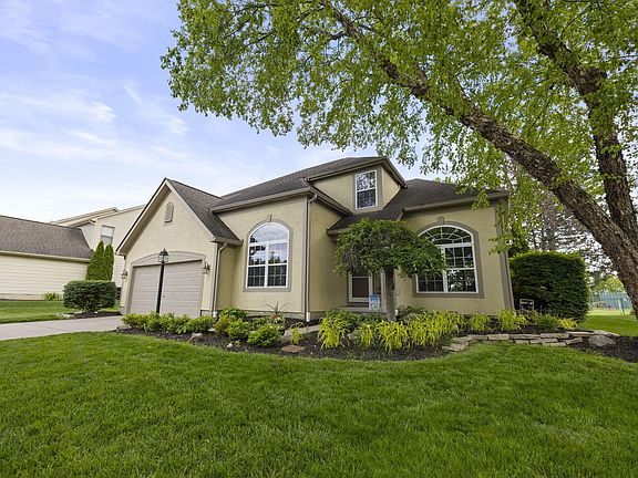 2nd image of 859 Dunvegan Ct