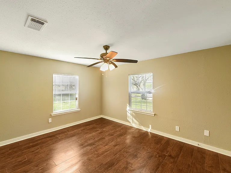 1029 Sycamore St — Photo 7