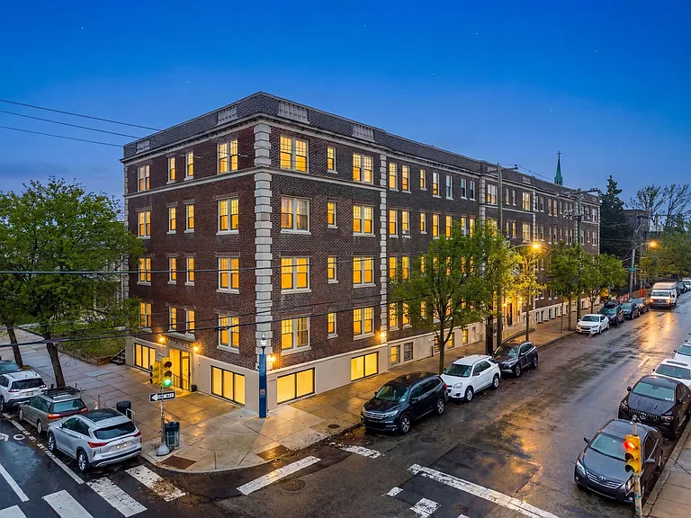 Lexington Apartments — Photo 5