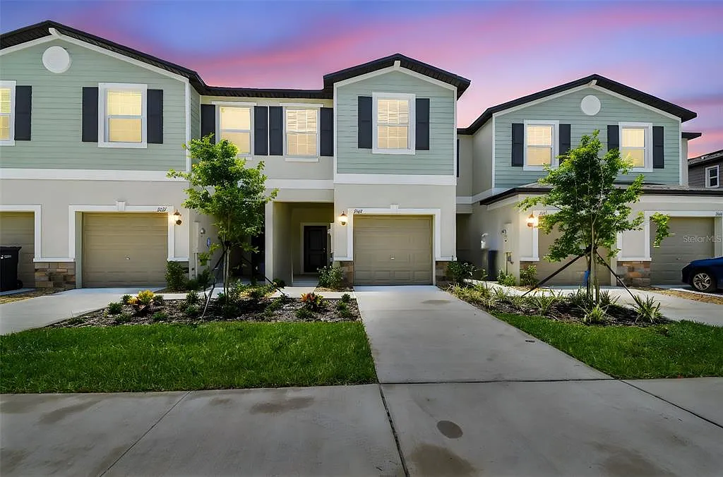 3 bed, 2.5 bath, 1634 sqft, $2,000 — Photo 2