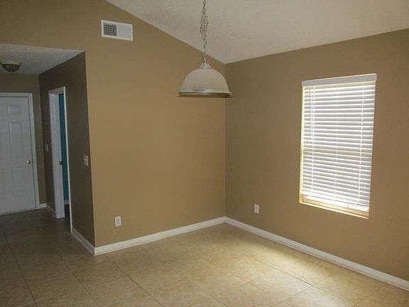 3rd image of 11 Akers Lake Dr