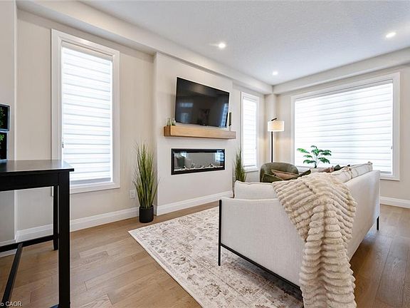 4th image of 111 Catherine St