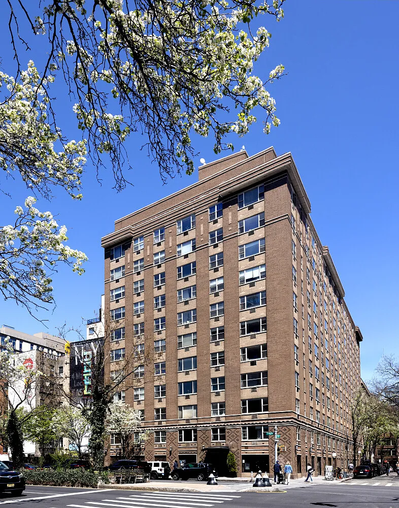 301 Elizabeth Street — Photo 2