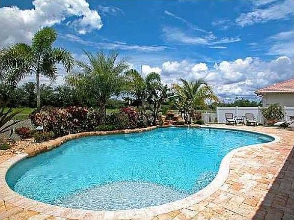 2nd image of 7089 Mariposa Cir W