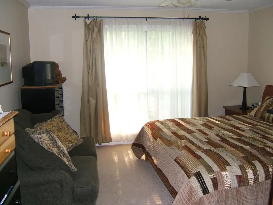 Large bedrooms (Kind size bed) with walk-in closets