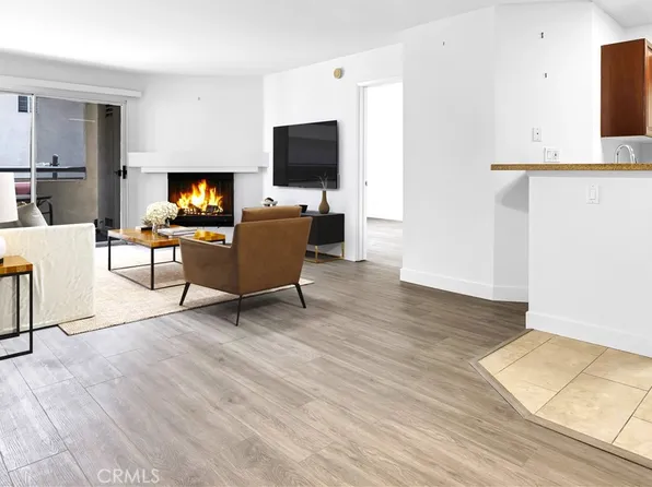 5545 Canoga Ave APT 121, Woodland Hills, CA 91367