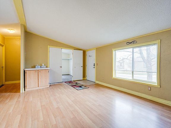 3rd image of 255 NW Golden Hills Dr Space 15