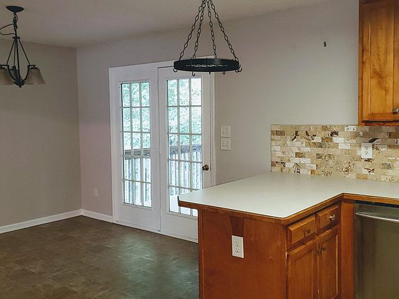 5th image of 302 Indian Springs Dr