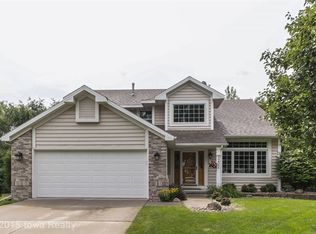9202 Timberwood Dr, Johnston, IA 50131