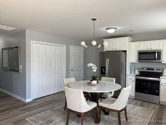 4th image of 202 E Walnut Street