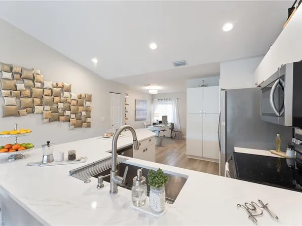 5045 Cedar Springs Dr 203, Naples, FL 34110