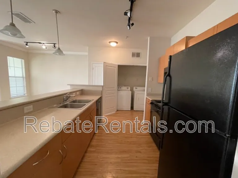 8290 Gate Pkwy W #1019 — Photo 11