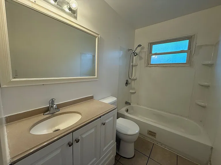 3149 N Gladstone Ave — Photo 9