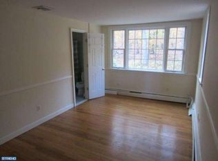 30 Whispering Woods Ln, Malvern, PA 19355