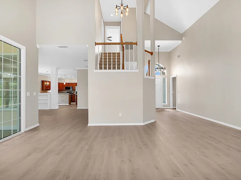 506 Lakeway Dr — Photo 15