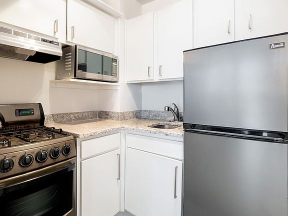 5th image of 210 E 63rd St APT 11B