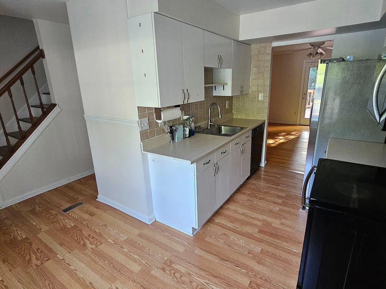 3 bed, 2.5 bath, 1548 sqft, $2,400 — Photo 3