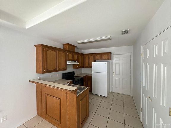 4th image of 2207 Candlelight Ln #4