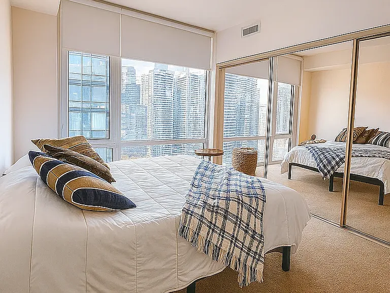 501 Yonge St #2205 — Photo 1