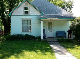 221 N Main St, Lindsborg, KS 67456