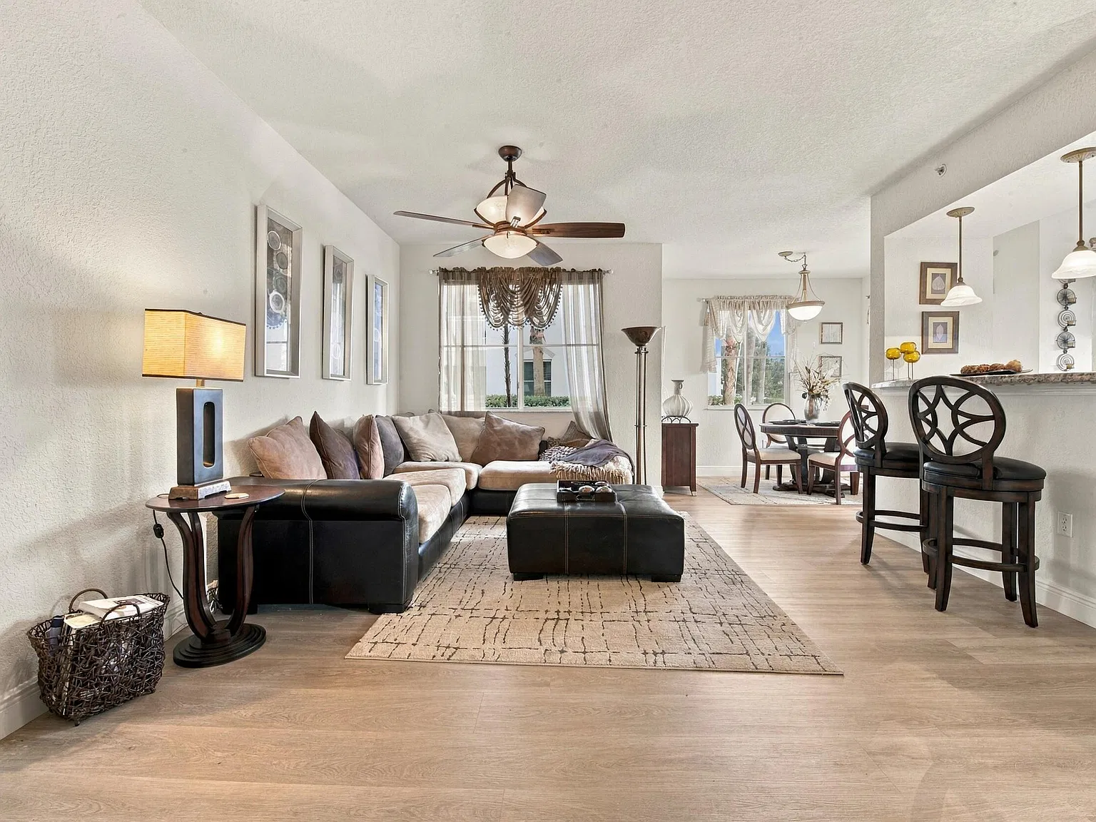 2 bed, 2.0 bath, 1345 sqft, $5,000 — Photo 4