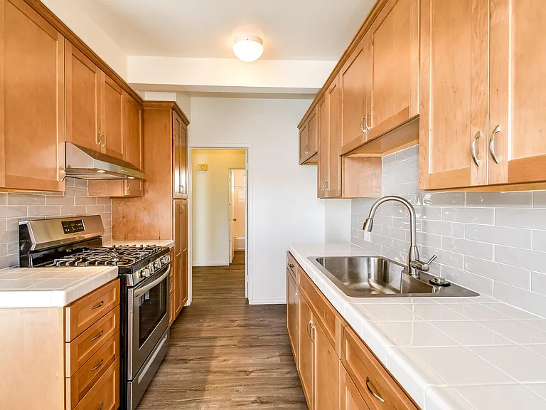 2707 Montrose Ave #10 — Photo 9