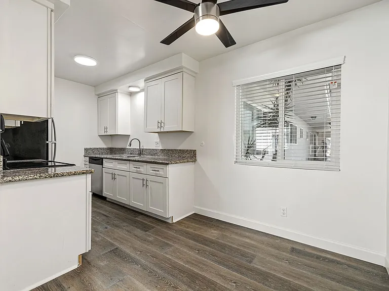17405 Van Ness — Photo 4