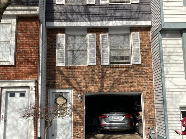 347 Redrome Cir W, Bridgeville, PA 15017