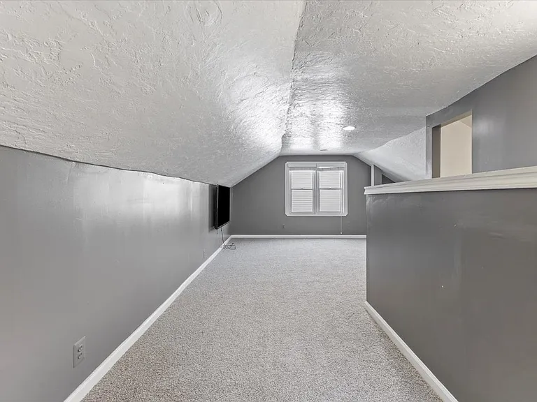 407 E Hayes Ave — Photo 15