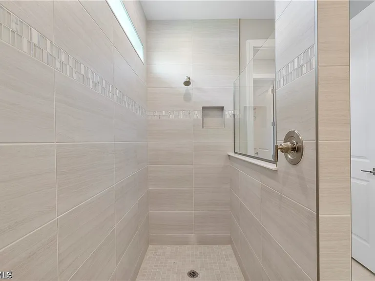 16056 Shoreline Dr — Photo 20
