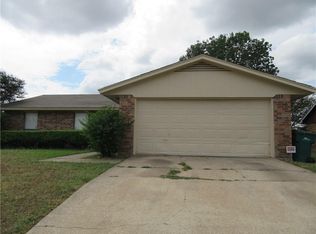 1046 Barton Ave, Glenn Heights, TX 75154